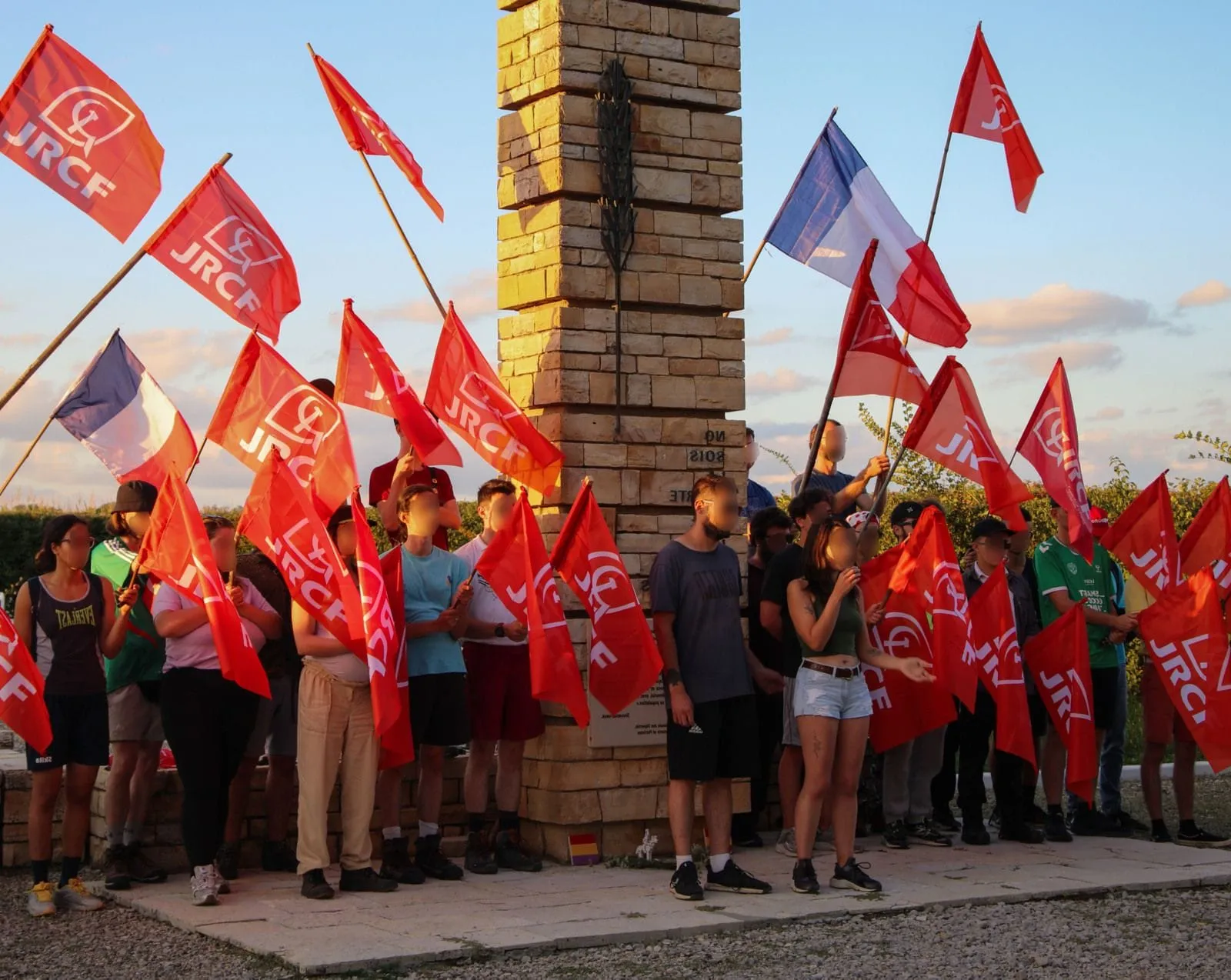 DE LA NÉCESSITE D'UN MOUVEMENT DE JEUNESSE POUR LA RENAISSANCE COMMUNISTE EN FRANCE